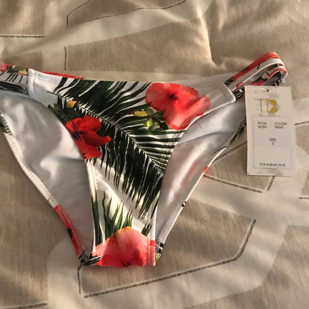 Bikini bottoms size small new